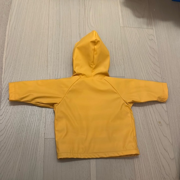 Hatley Yellow Raincoat with Striped Lining - Picture 8 of 8